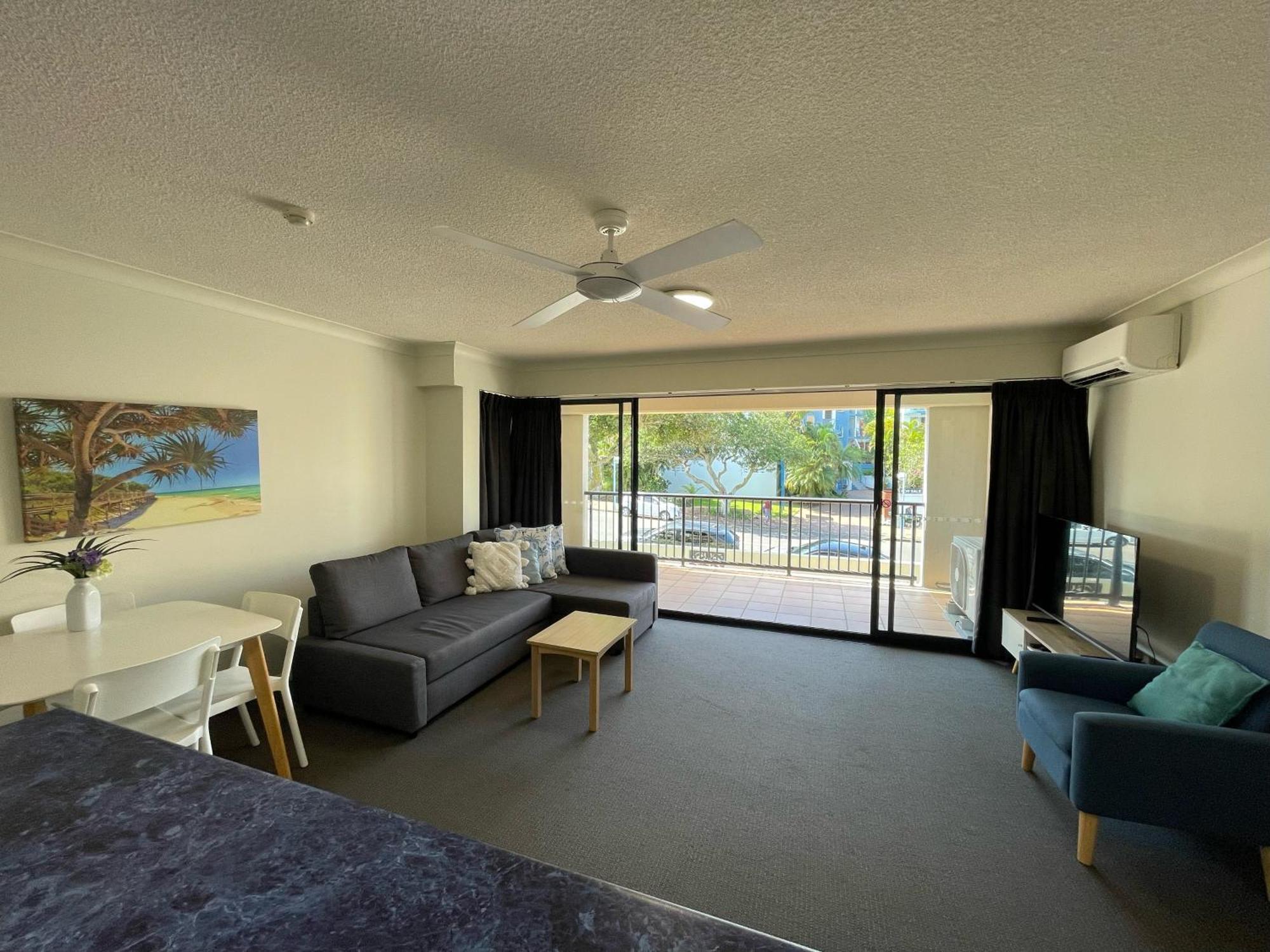 Belaire Place Motel Apartments Калундра Екстериор снимка