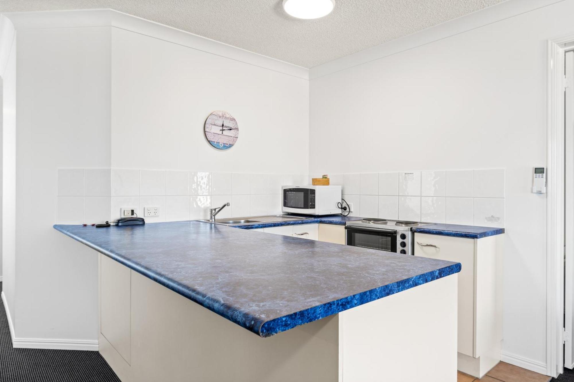 Belaire Place Motel Apartments Калундра Екстериор снимка