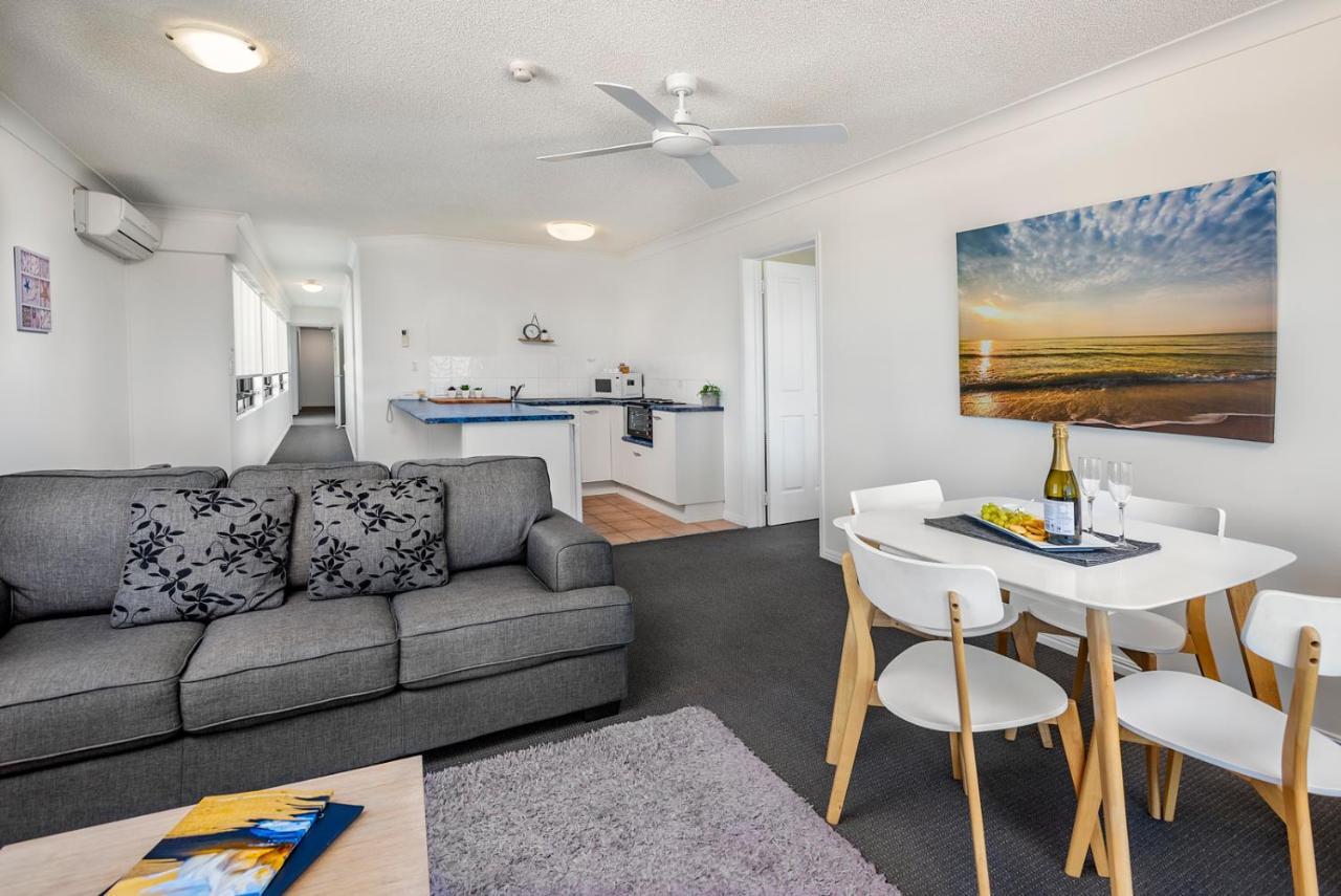 Belaire Place Motel Apartments Калундра Екстериор снимка