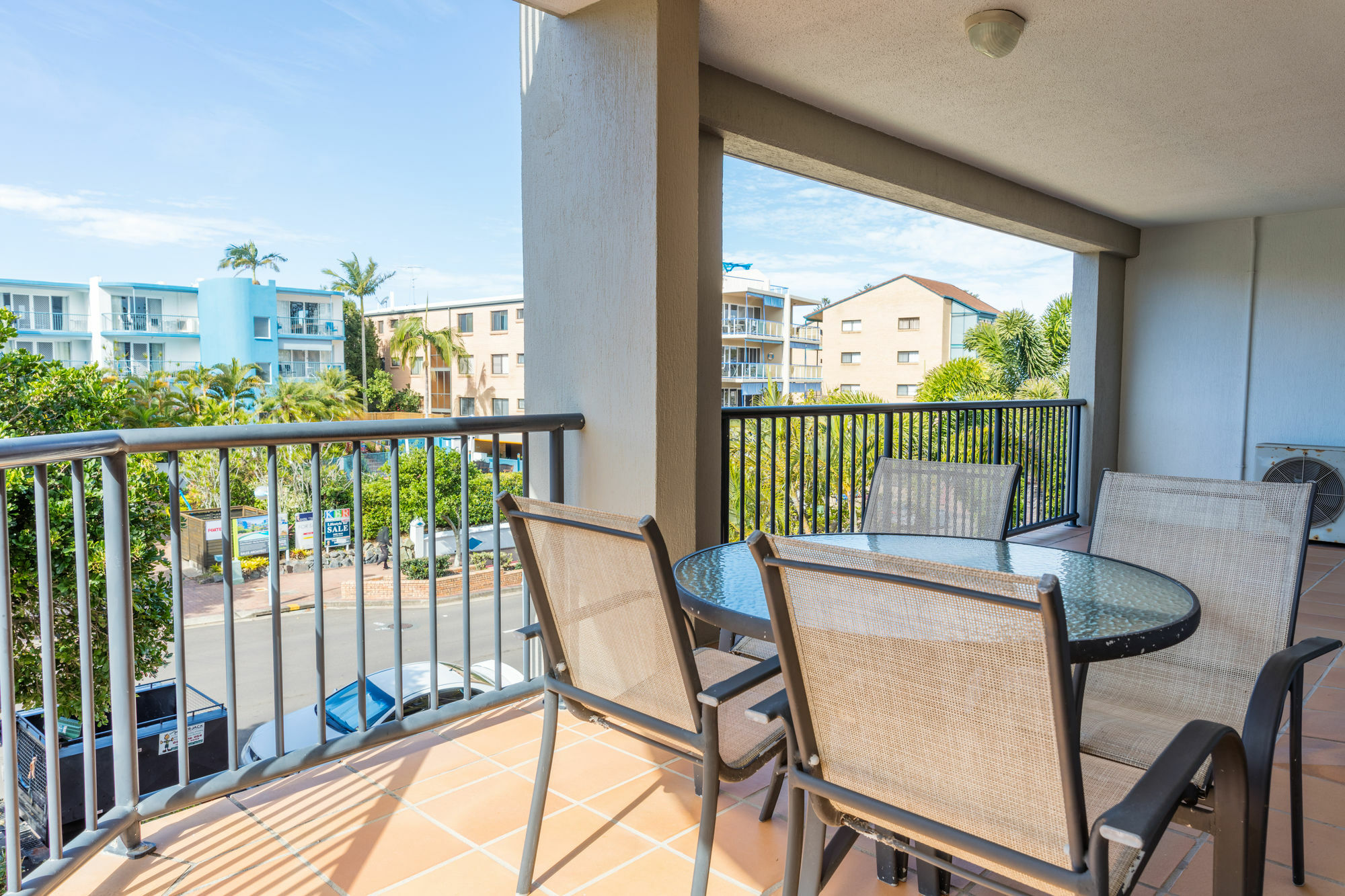Belaire Place Motel Apartments Калундра Екстериор снимка