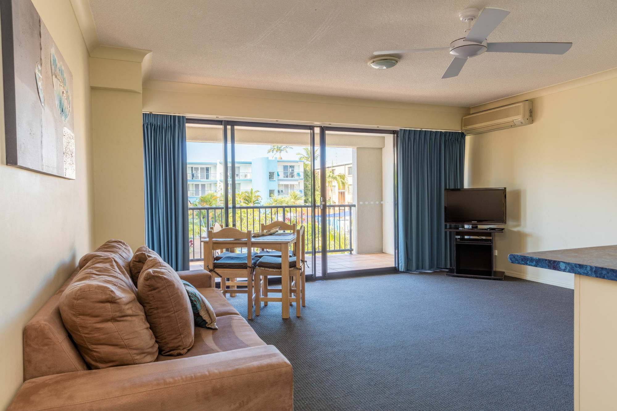 Belaire Place Motel Apartments Калундра Екстериор снимка