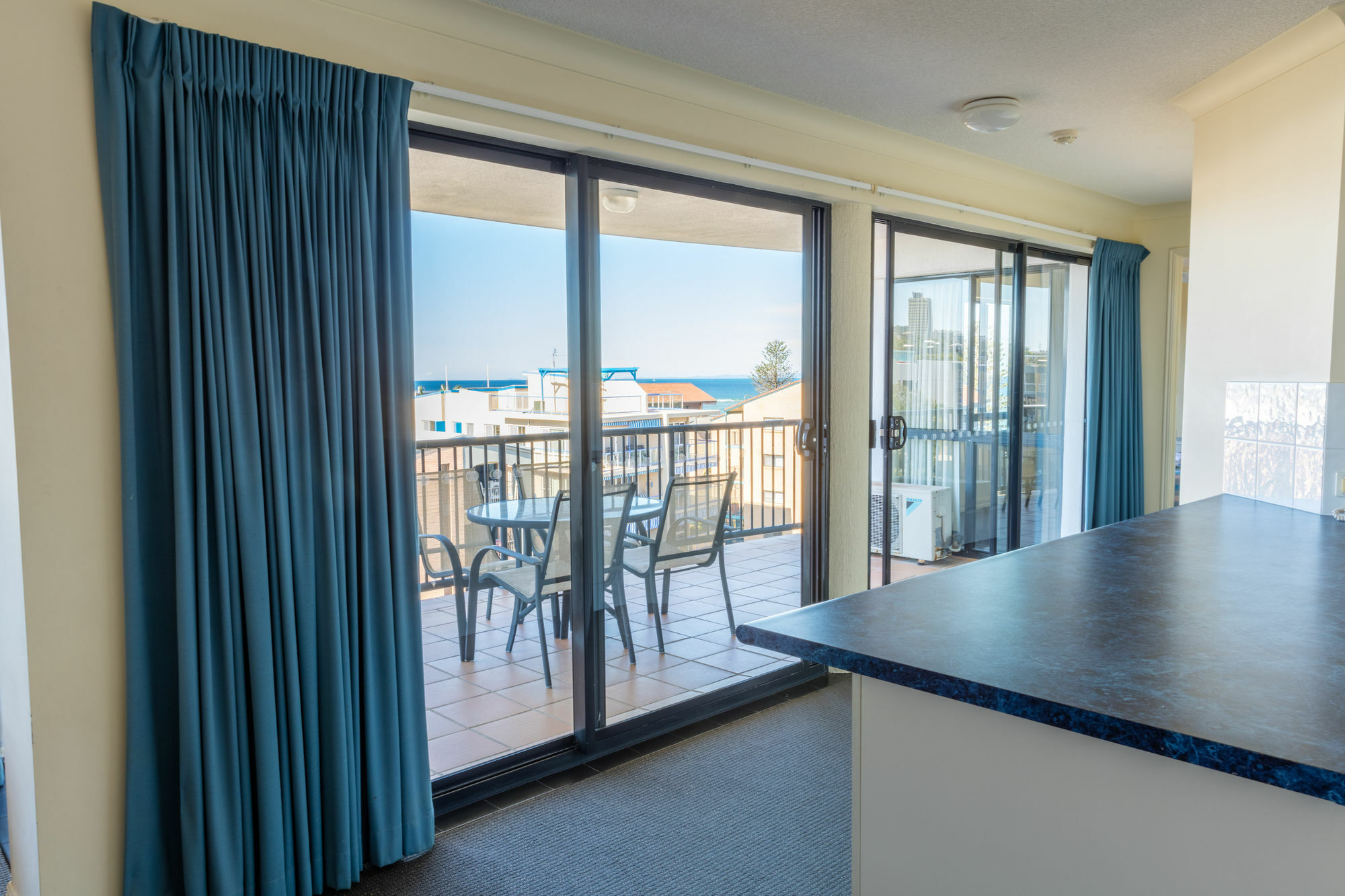 Belaire Place Motel Apartments Калундра Екстериор снимка