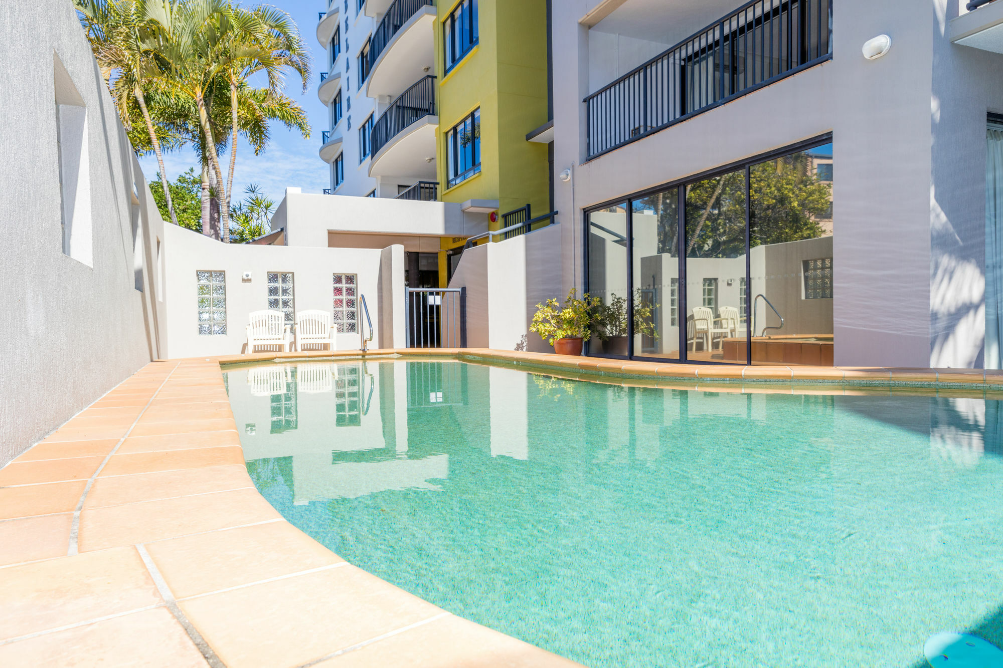 Belaire Place Motel Apartments Калундра Екстериор снимка